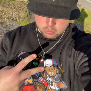 Meet your Posher, Brady